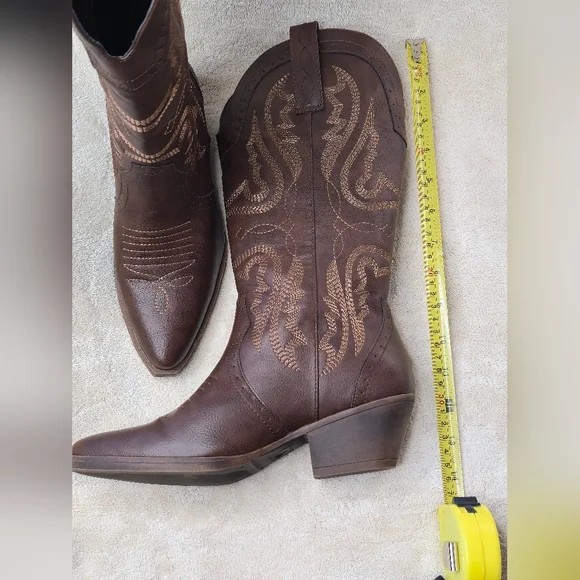 Brown Cowgirl Boots - Picture 14 of 16